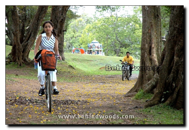 Azhagai Irukirai Bayamai Irukirathu Photo Gallery